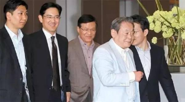 码报:【j2开奖】三星实际掌权人面临被捕，因卷入韩总统腐败案件