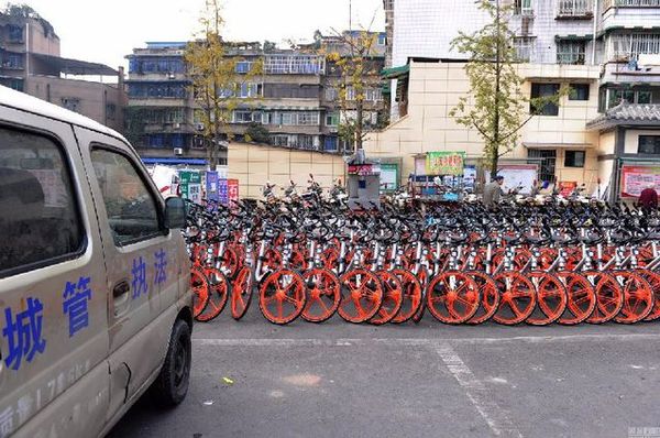 【j2开奖】北京上海“两会”代表发难 共享单车走专车老路？