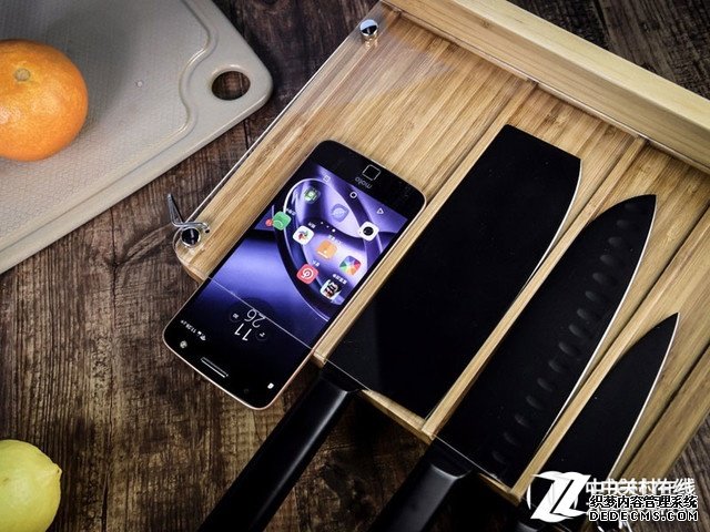 定义模块化手机 Moto Z最新售价3998元 
