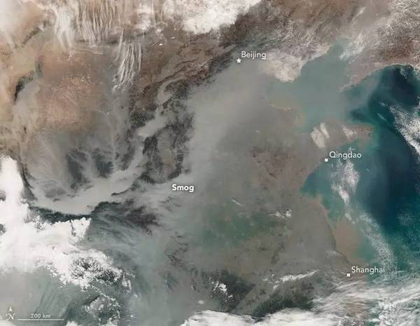 码报:【图】1月25日 中国东部上空厚厚的阴霾