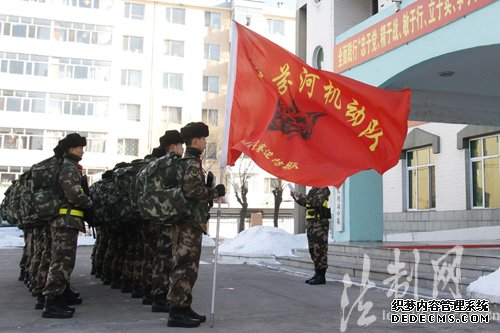 黑龙江总队绥芬河机动中队组织开展徒步拉练