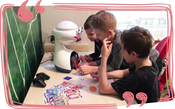 【j2开奖】让孩子培养机器人的 AI 能力？EMYS 打算用二外来换