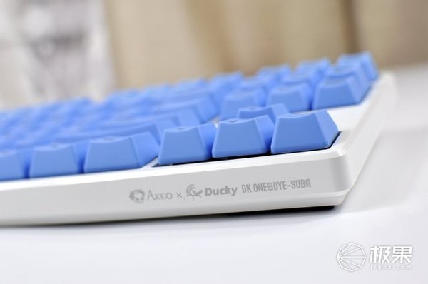 【j2开奖】DUCKY 87键机械键盘上手，颜值高手感极佳