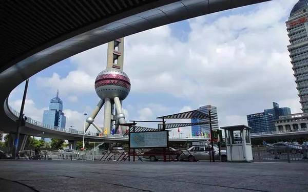 码报:【j2开奖】八十年代流行过的“天桥热”，如今能为上海的老牌商圈们带来什么？