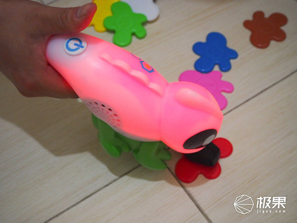 wzatv:最好的儿童节礼物，让宝宝能学能玩的变色龙